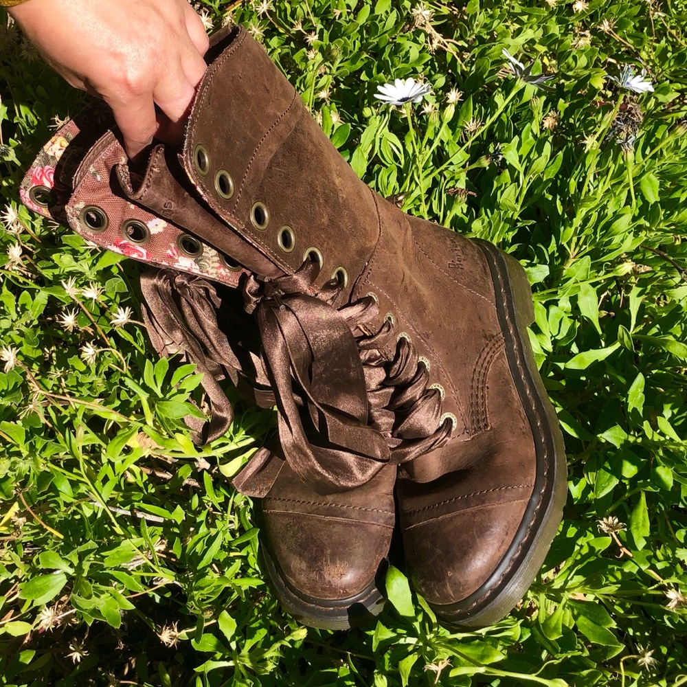 Dr Martens Triumph 1914 Ribbon Lace Up Floral Fold